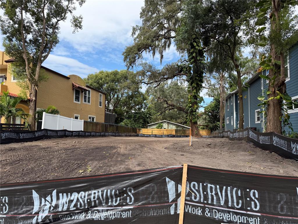 1105 Elmwood Street Orlando, FL 32801 - Photo 5 of 12 a view of a house with a tree