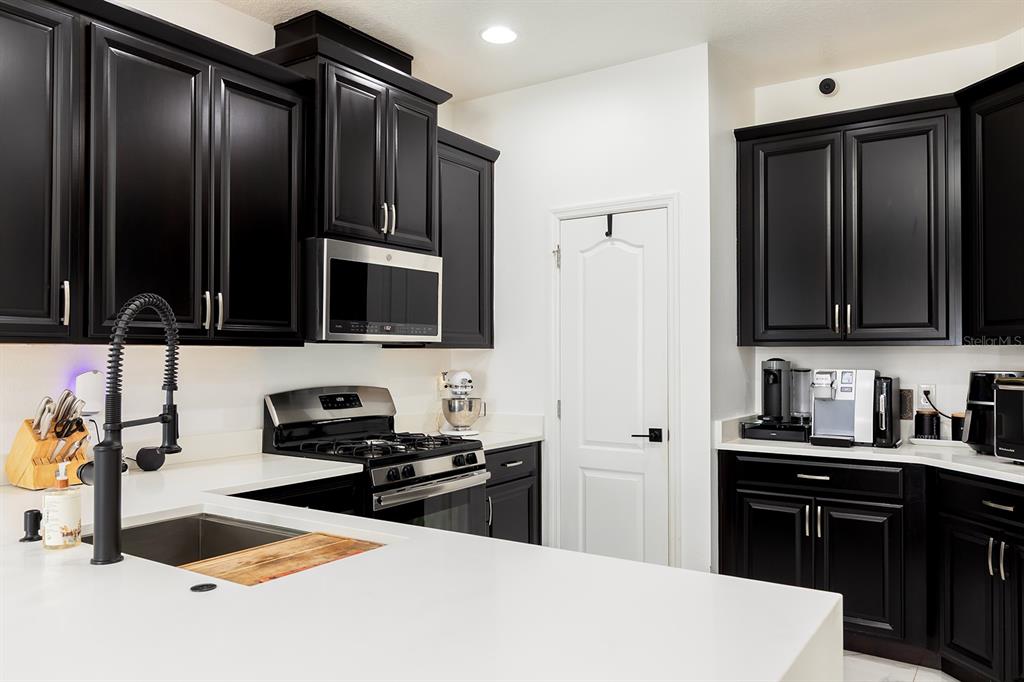 12182 Sandy Apple Road Orlando, FL 32824 - Photo 3 of 20