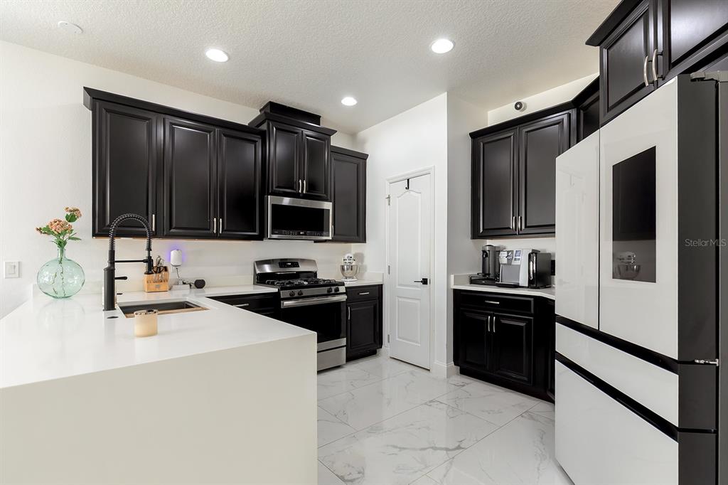 12182 Sandy Apple Road Orlando, FL 32824 - Photo 4 of 20