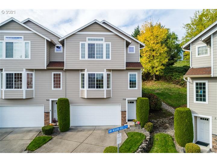 759 Northwest Meadow Ridge Lane, Unit 14 Camas, WA 98607 - Photo 1 of 32 Gallery Image 1
