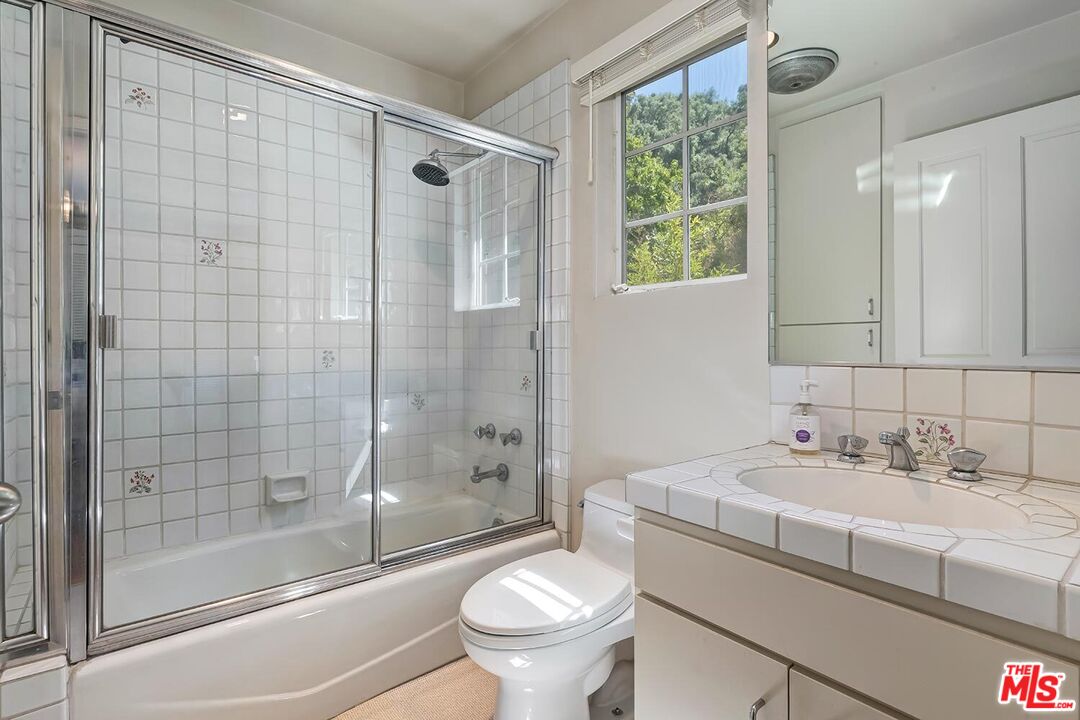 1041 Chantilly Road Los Angeles, CA 90077 - Photo 11 of 29