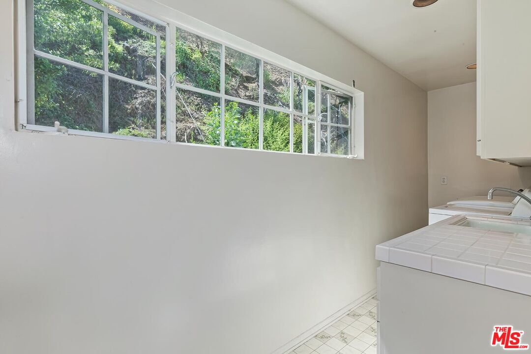 1041 Chantilly Road Los Angeles, CA 90077 - Photo 12 of 29