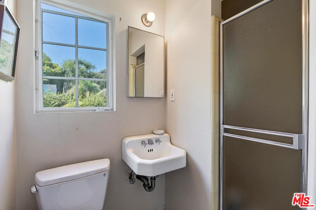 1041 Chantilly Road Los Angeles, CA 90077 - Photo 13 of 29