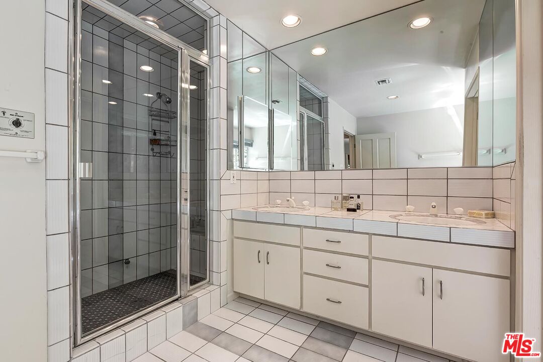 1041 Chantilly Road Los Angeles, CA 90077 - Photo 18 of 29