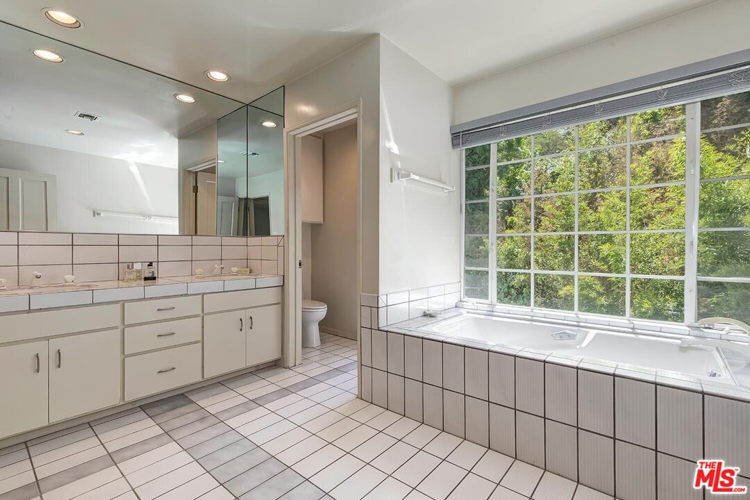 1041 Chantilly Road Los Angeles, CA 90077 - Photo 19 of 29