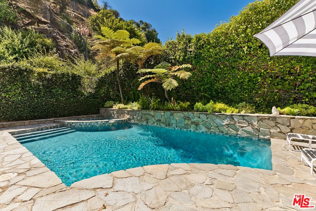 1041 Chantilly Road Los Angeles, CA 90077 - Photo 26 of 29