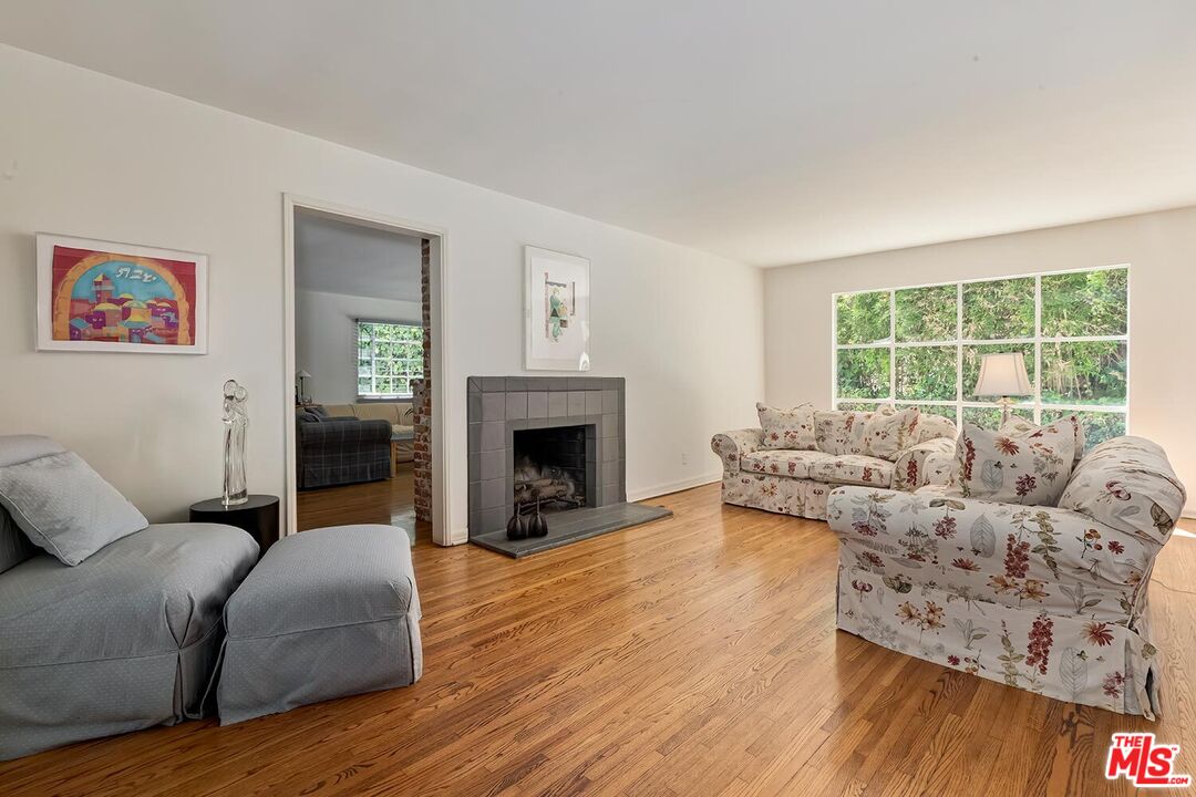 1041 Chantilly Road Los Angeles, CA 90077 - Photo 5 of 29