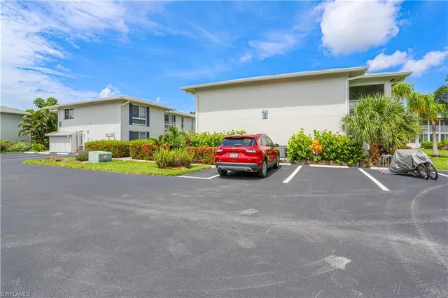 $3,800 | 195 Peppermint Lane, Unit 884, Naples, FL 34112