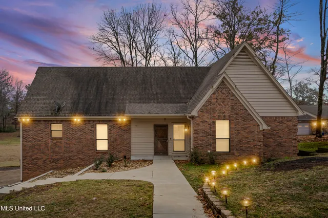 $383,000 | 4441 Big Horn Drive North, Nesbit, MS 38651