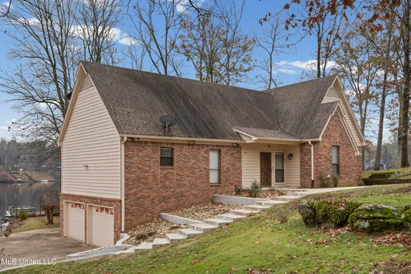 $383,000 | 4441 Big Horn Drive North, Nesbit, MS 38651