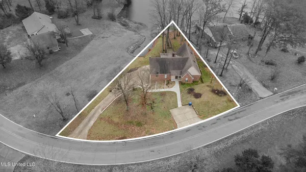 $383,000 | 4441 Big Horn Drive North, Nesbit, MS 38651