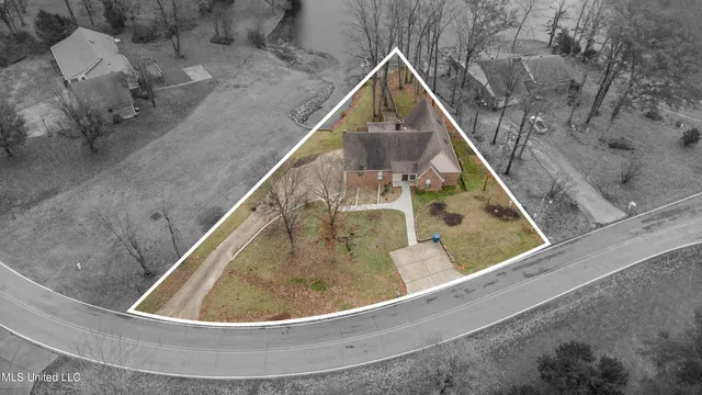 $383,000 | 4441 Big Horn Drive North, Nesbit, MS 38651