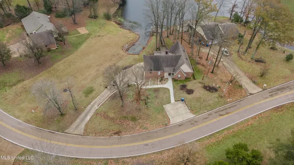 $383,000 | 4441 Big Horn Drive North, Nesbit, MS 38651