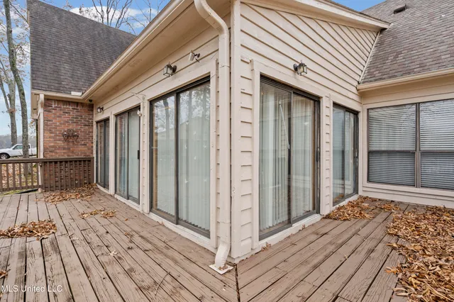 $383,000 | 4441 Big Horn Drive North, Nesbit, MS 38651