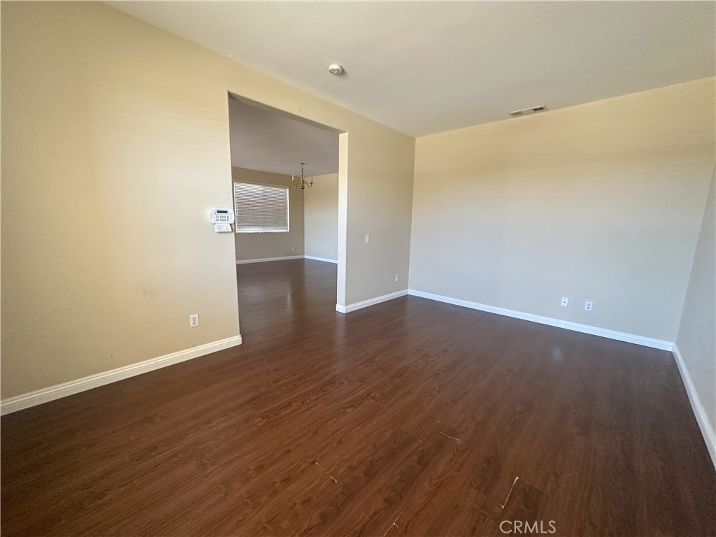 13352 Pleasant View Street Hesperia, CA 92344 - Photo 4 of 15 Office