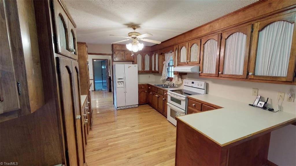 507 Farmbrook Road Mount Airy, NC 27030 - Photo 4 of 19 Gallery Image 4