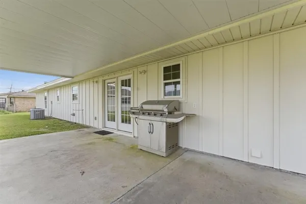 $220,000 | 37 Eucalyptus Street, Sulphur, LA 70663