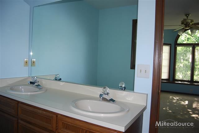 823 Snowmass Drive Rochester, MI 48309 - Photo 15 of 22 31154282-14.JPG