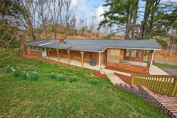 $279,900 | 3767 Nc Highway West, Westfield, NC 27053