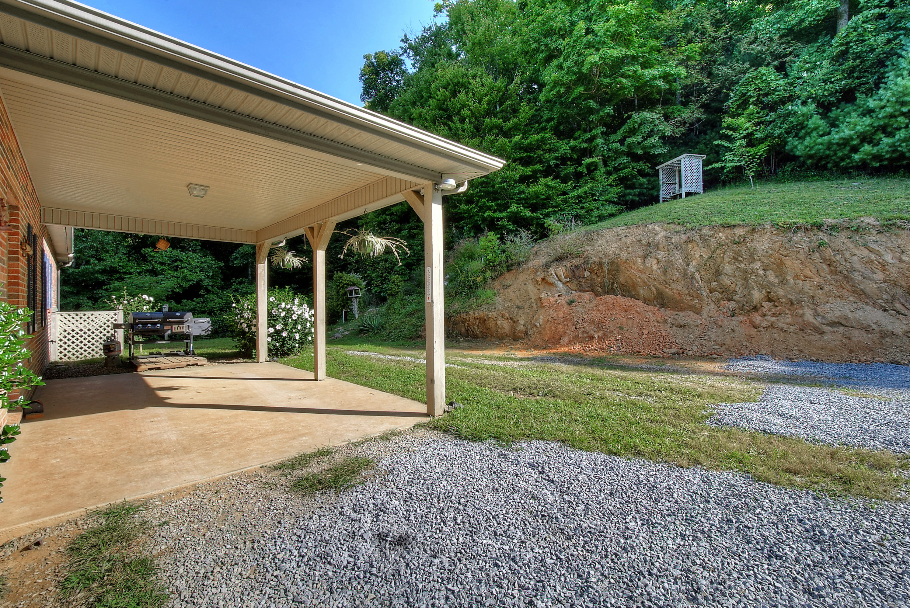 242 Little Branch Road Erwin, TN 37650 - Photo 8 of 62 DSC_0013_4_5