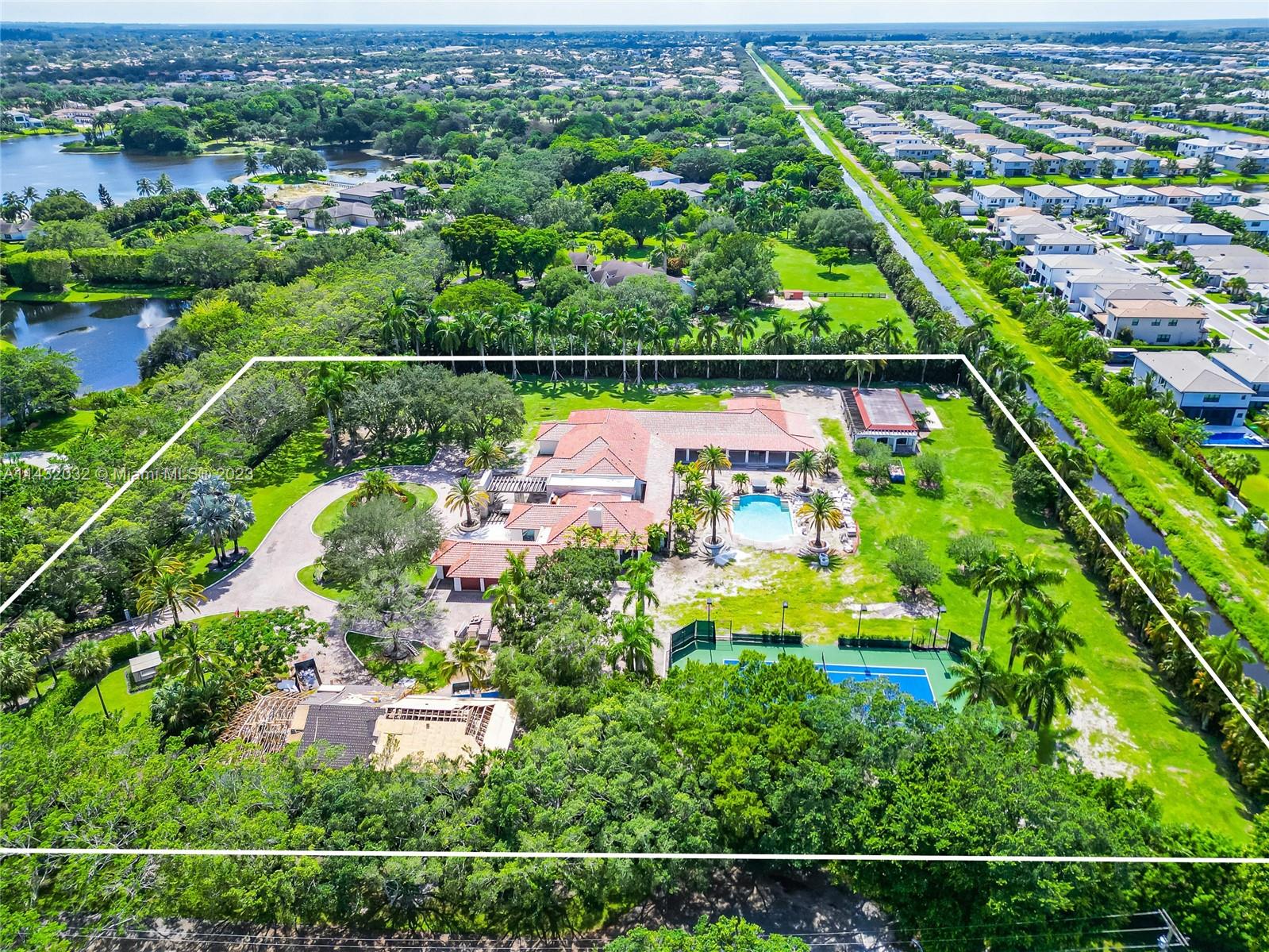 8563 Horseshoe Lane Boca Raton, FL 33496 - Photo 3 of 82