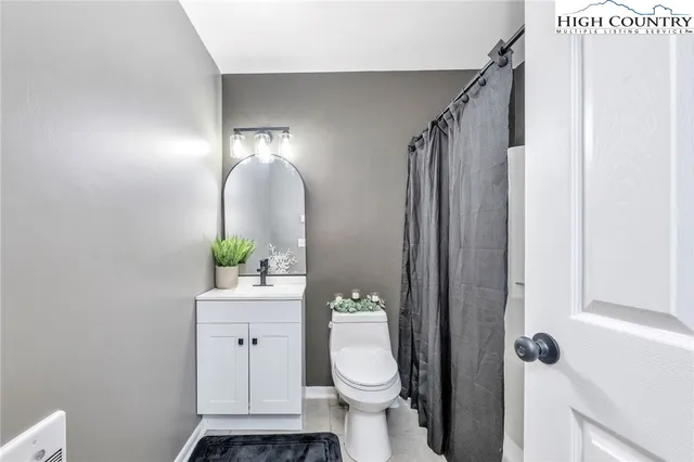 a view of room with hardwood floor and ceiling fan
