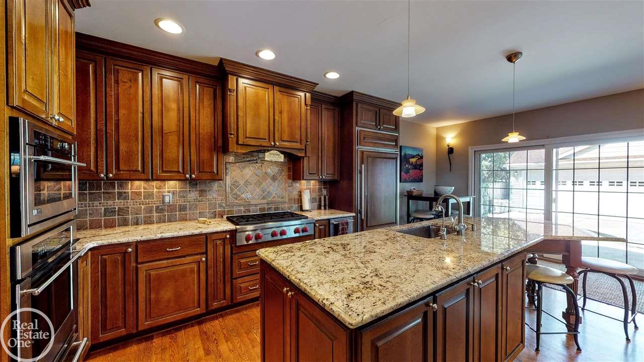 246 Ridgemont Road Grosse Pointe, MI 48236 - Photo 8 of 28 50010364-7.JPG