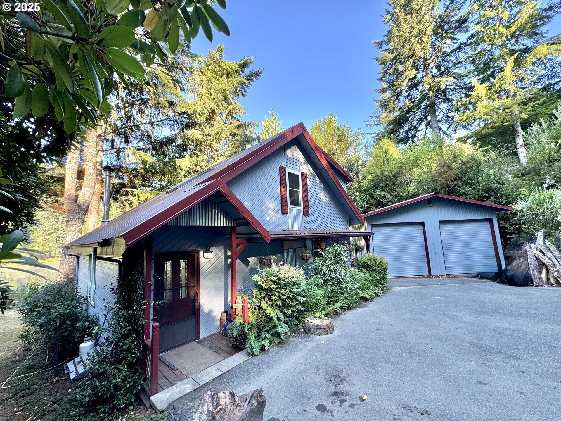 70700 Majestic Shores Road North Bend, OR 97459 - Photo 31 of 48 a front view of a house with garden