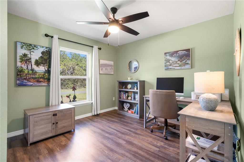 2545 Soundview Drive Dunnellon, FL 34431 - Photo 18 of 23 a workspace with furniture and a window