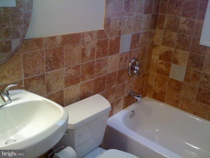 825 Ray Road Hyattsville, MD 20783 - Photo 8 of 14 Bath #1