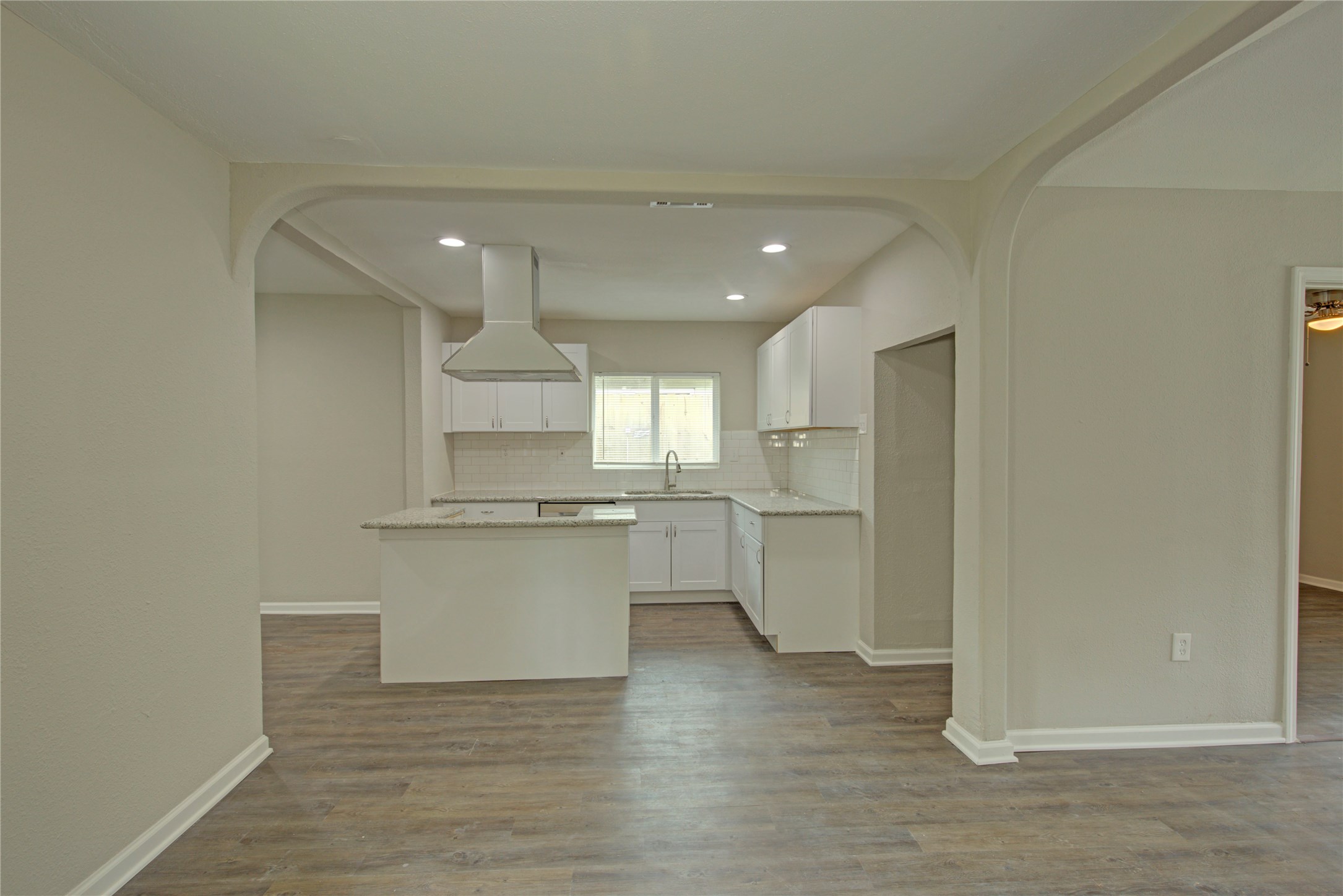 5406 Bataan Road Houston, TX 77033 - Photo 5 of 28 Gallery Image 5