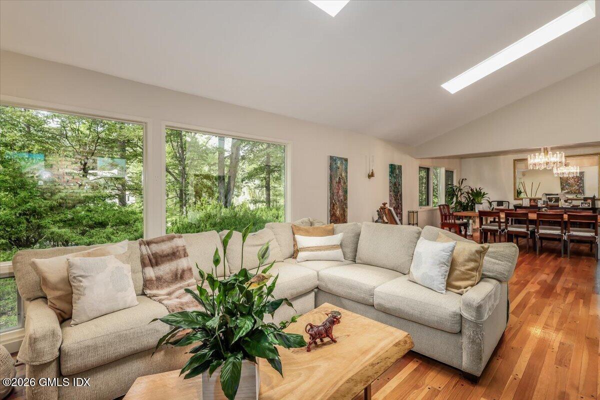 69 Studio Road Stamford, CT 06903 - Photo 9 of 35 Open dsigned LR & DR
