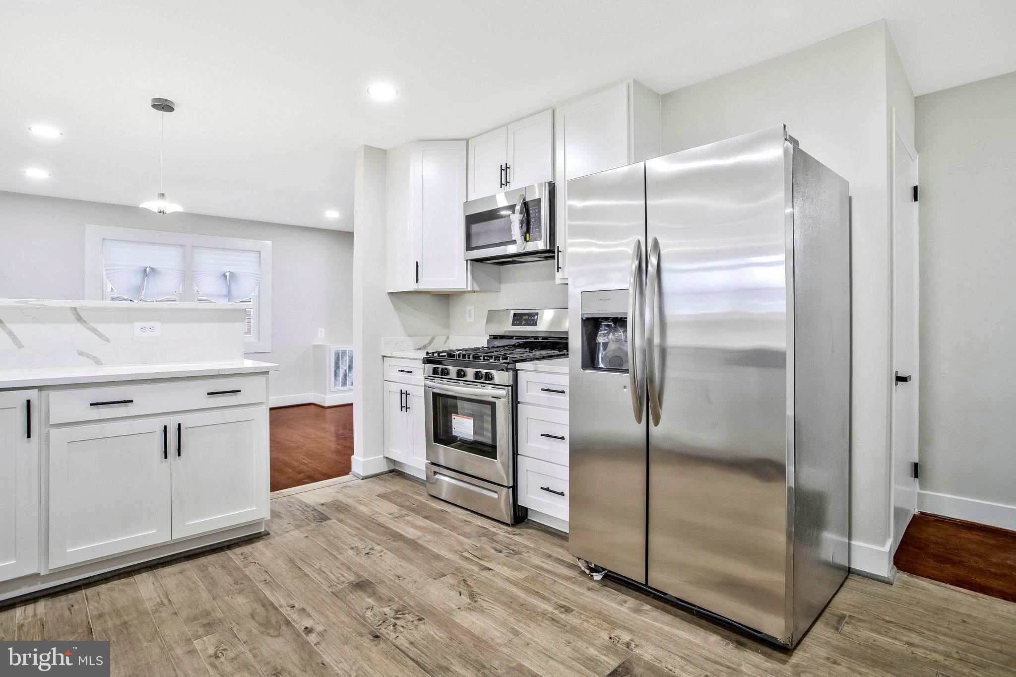 8128 Ridgely Oak Road Parkville, MD 21234 - Photo 12 of 37