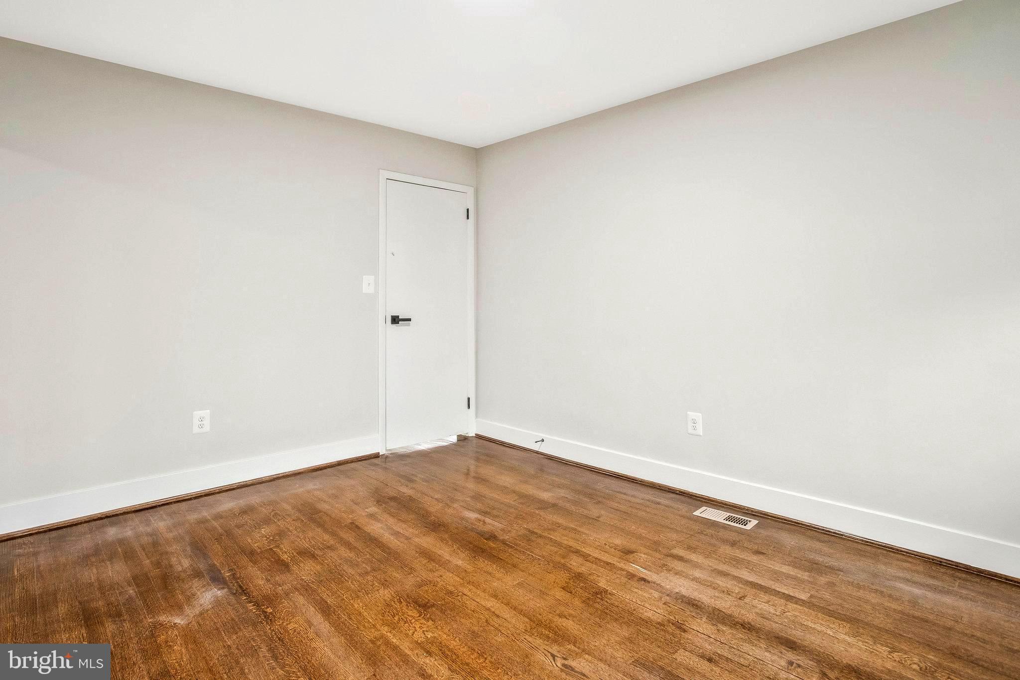 8128 Ridgely Oak Road Parkville, MD 21234 - Photo 21 of 37