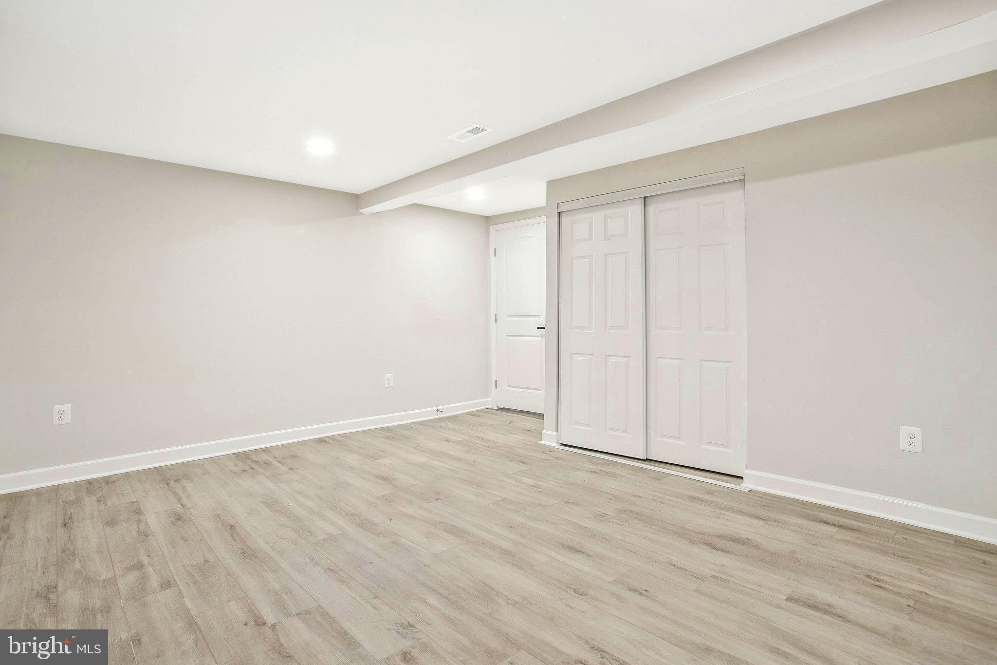 8128 Ridgely Oak Road Parkville, MD 21234 - Photo 29 of 37