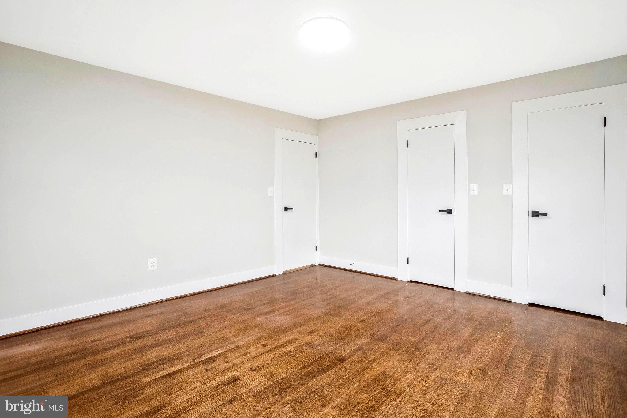 8128 Ridgely Oak Road Parkville, MD 21234 - Photo 4 of 37