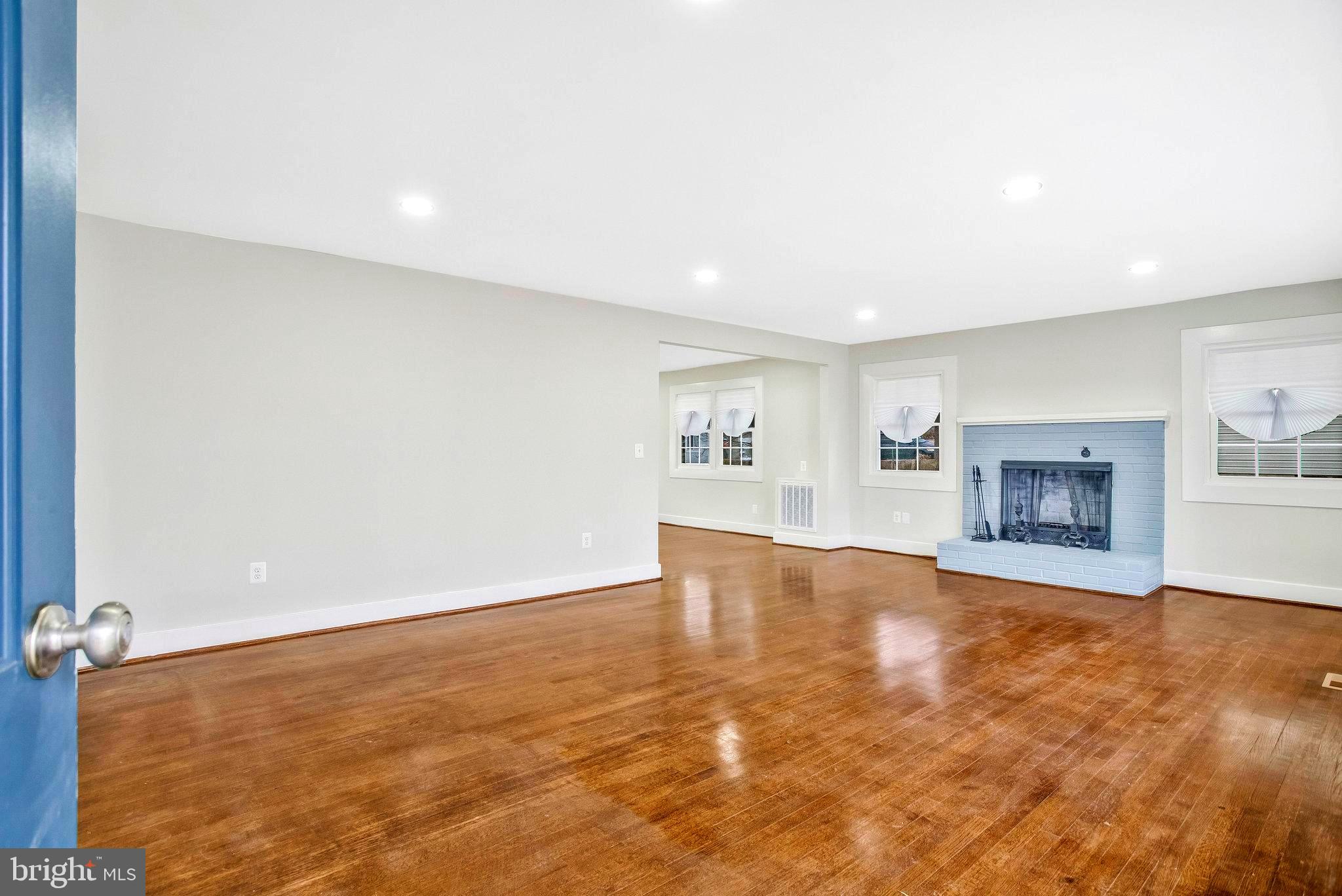 8128 Ridgely Oak Road Parkville, MD 21234 - Photo 5 of 37