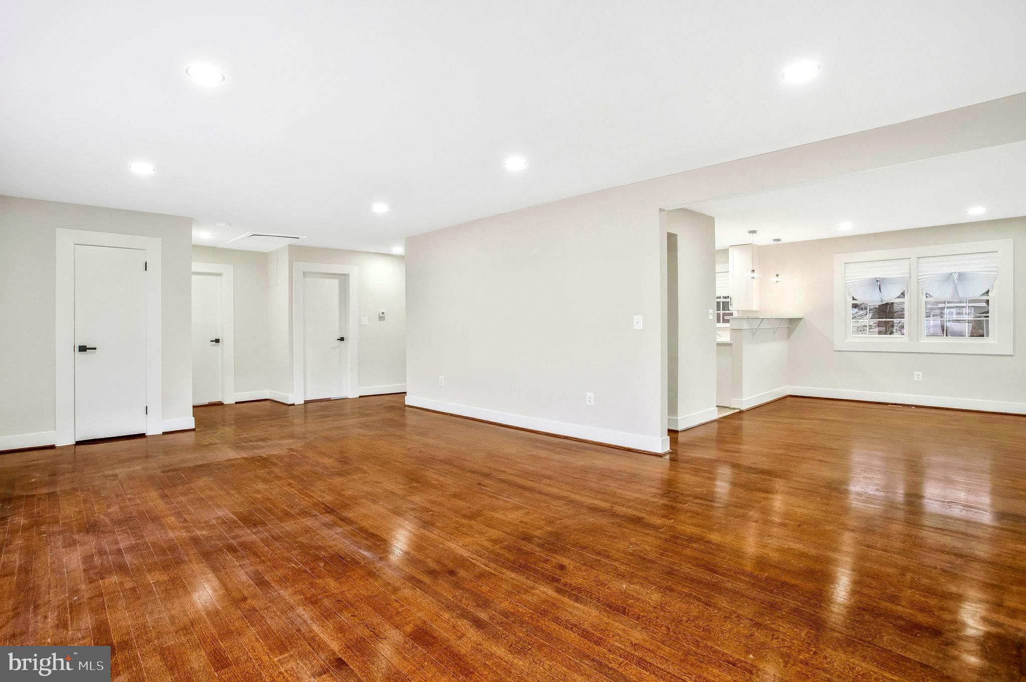 8128 Ridgely Oak Road Parkville, MD 21234 - Photo 6 of 37