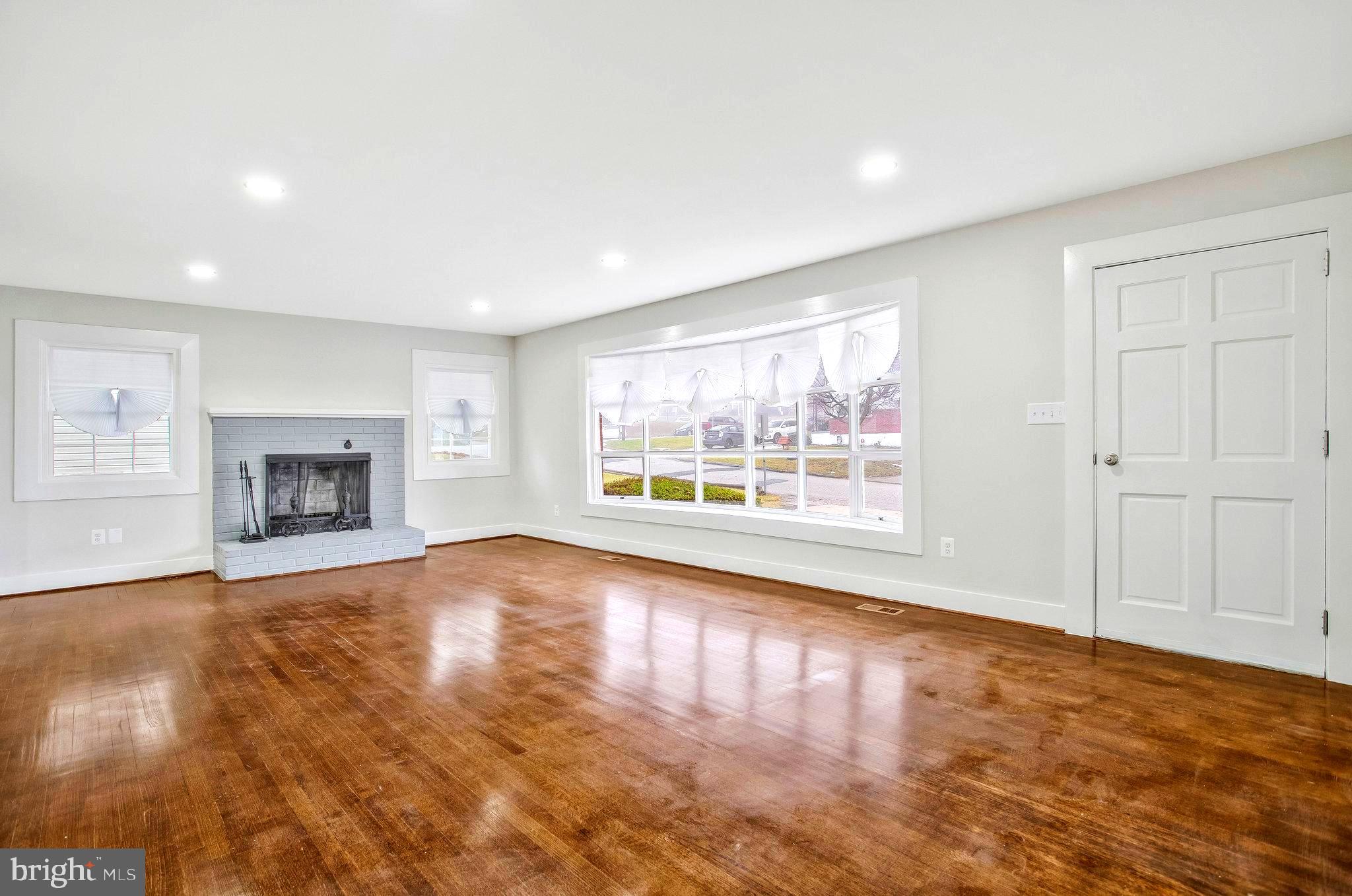 8128 Ridgely Oak Road Parkville, MD 21234 - Photo 7 of 37