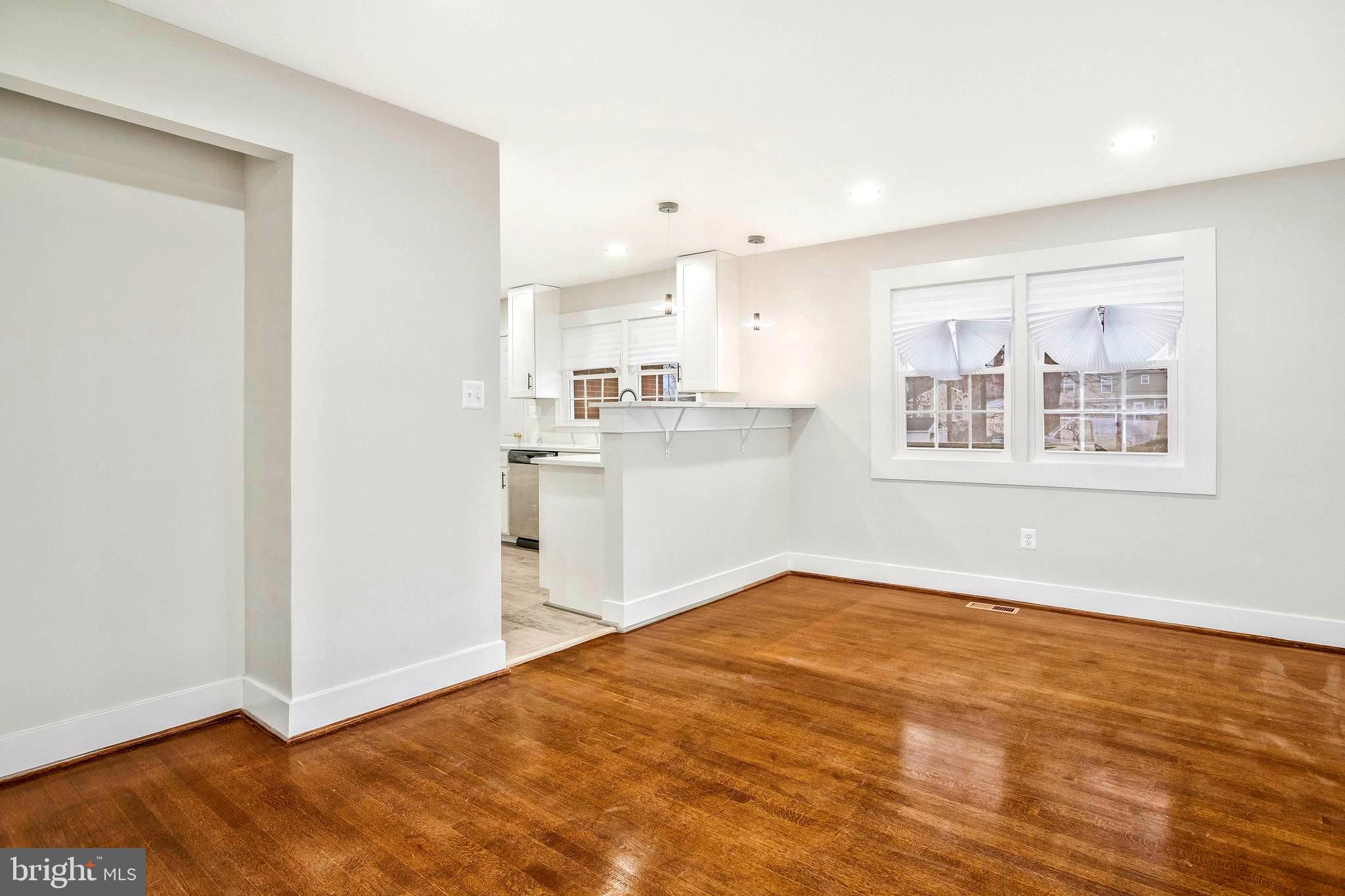8128 Ridgely Oak Road Parkville, MD 21234 - Photo 8 of 37