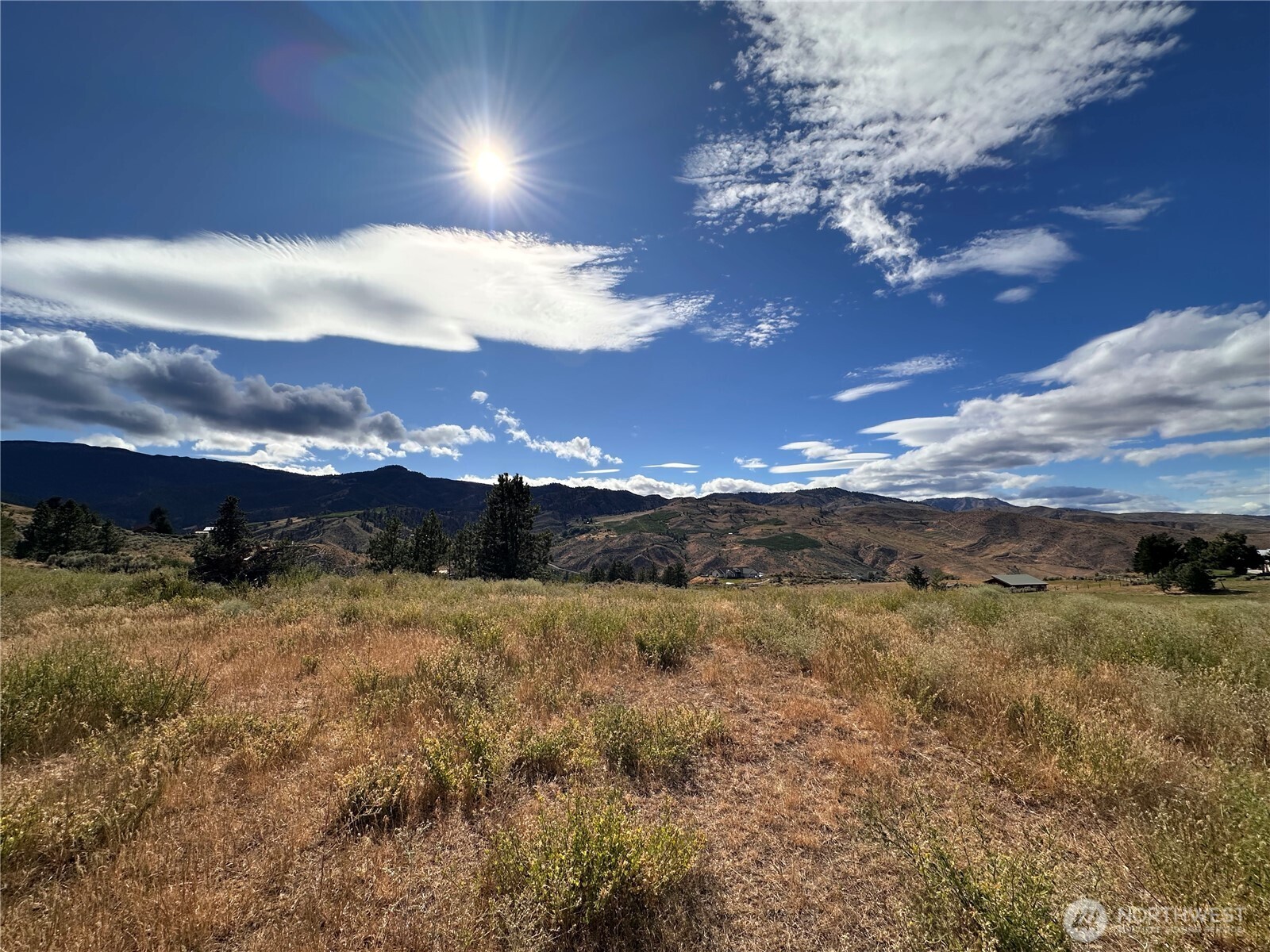 855 Renn Lane Wenatchee, WA 98801 - Photo 2 of 16 Gallery Image 2