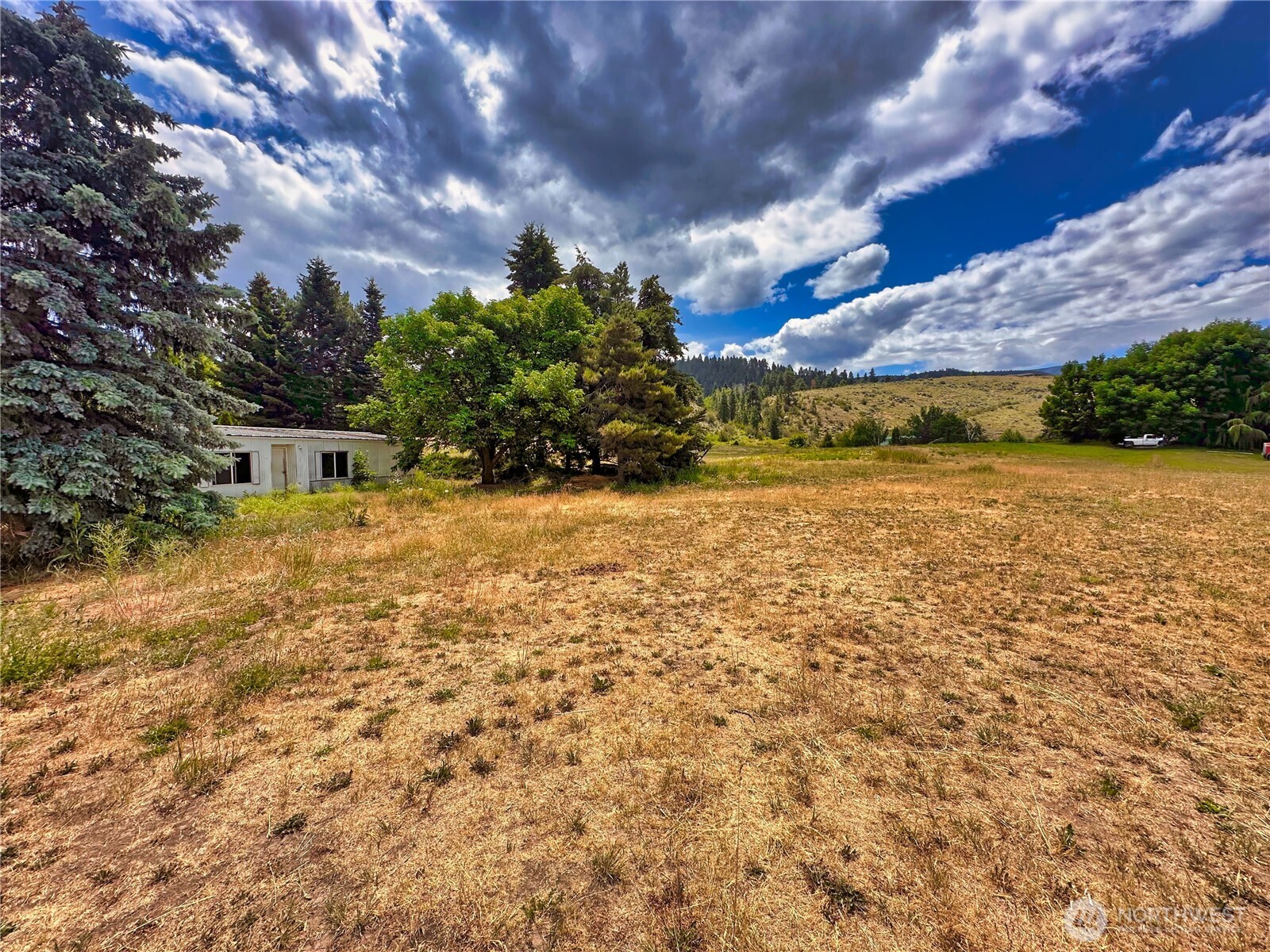 855 Renn Lane Wenatchee, WA 98801 - Photo 3 of 16 Gallery Image 3