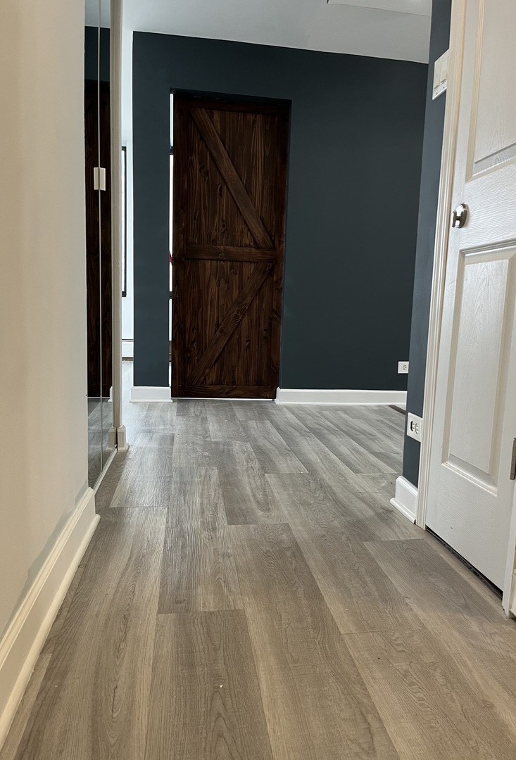 6171 North Sheridan Road, Unit 2502 Chicago, IL 60660 - Photo 14 of 28 a view of an front door