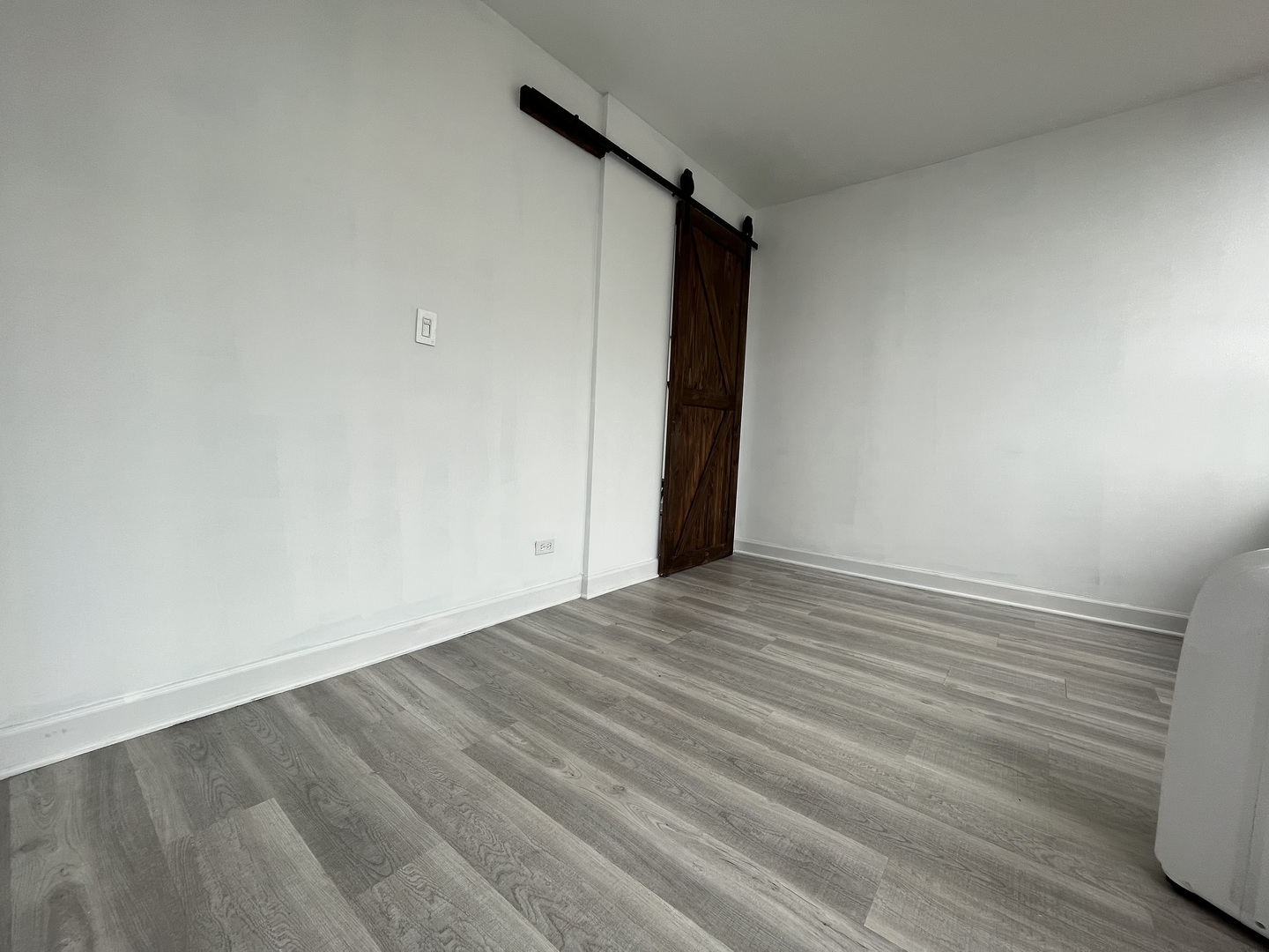 6171 North Sheridan Road, Unit 2502 Chicago, IL 60660 - Photo 15 of 28 a view of an empty room