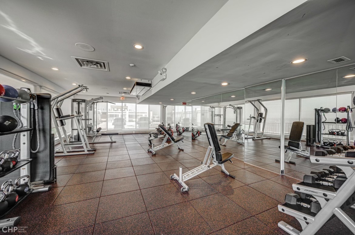 6171 North Sheridan Road, Unit 2502 Chicago, IL 60660 - Photo 21 of 28 a view of a room with gym equipment