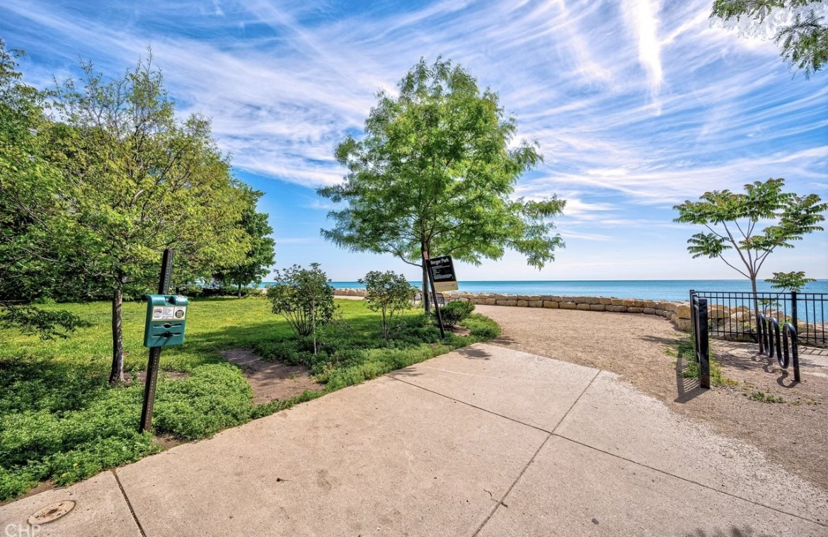 6171 North Sheridan Road, Unit 2502 Chicago, IL 60660 - Photo 26 of 28 a view of a backyard