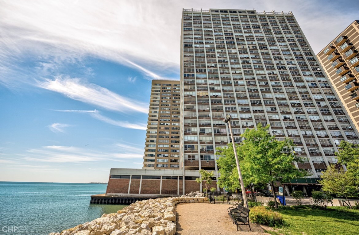 6171 North Sheridan Road, Unit 2502 Chicago, IL 60660 - Photo 4 of 28 a picture of a building