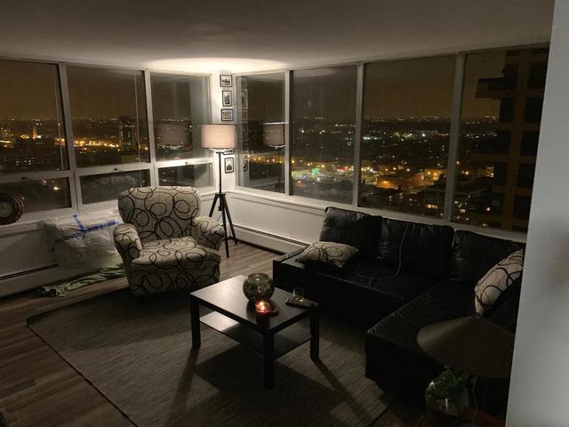 6171 North Sheridan Road, Unit 2502 Chicago, IL 60660 - Photo 8 of 28 a living room with furniture