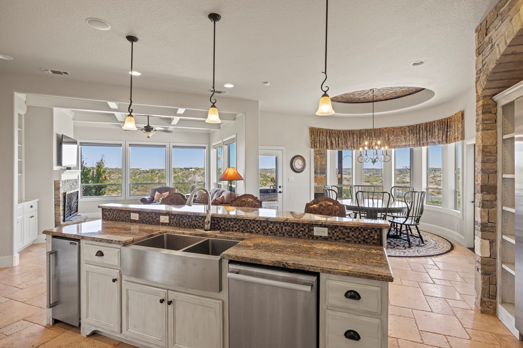 203 Flight Path Fredericksburg, TX 78624 - Photo 14 of 39