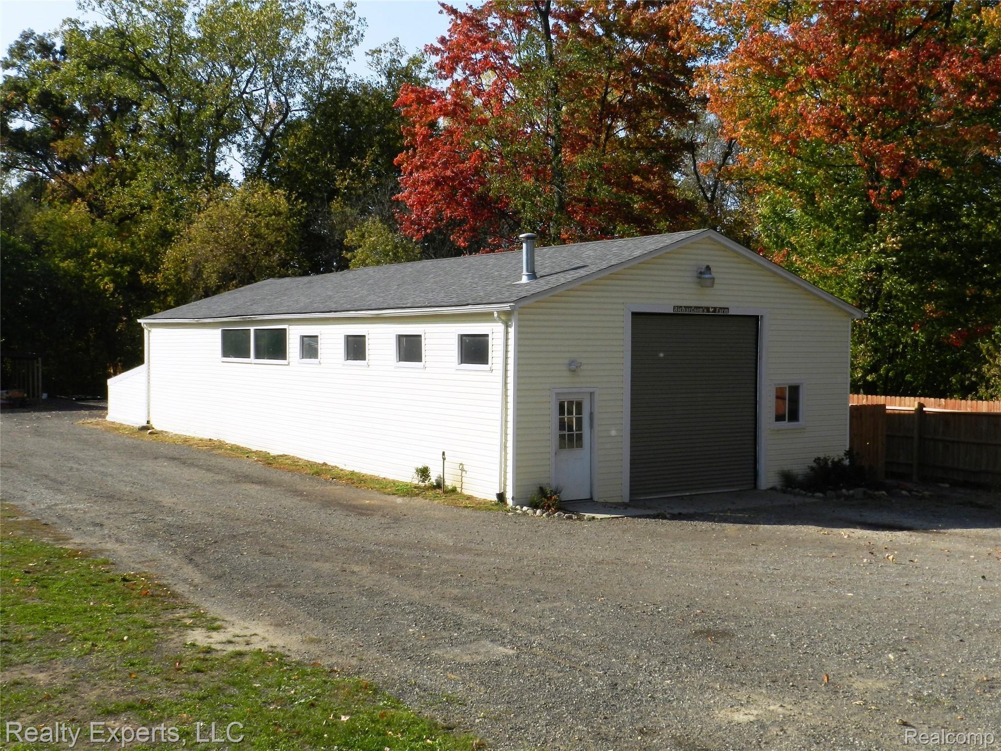 3020 East Maple Road Milford, MI 48381 - Photo 44 of 72 43.JPG